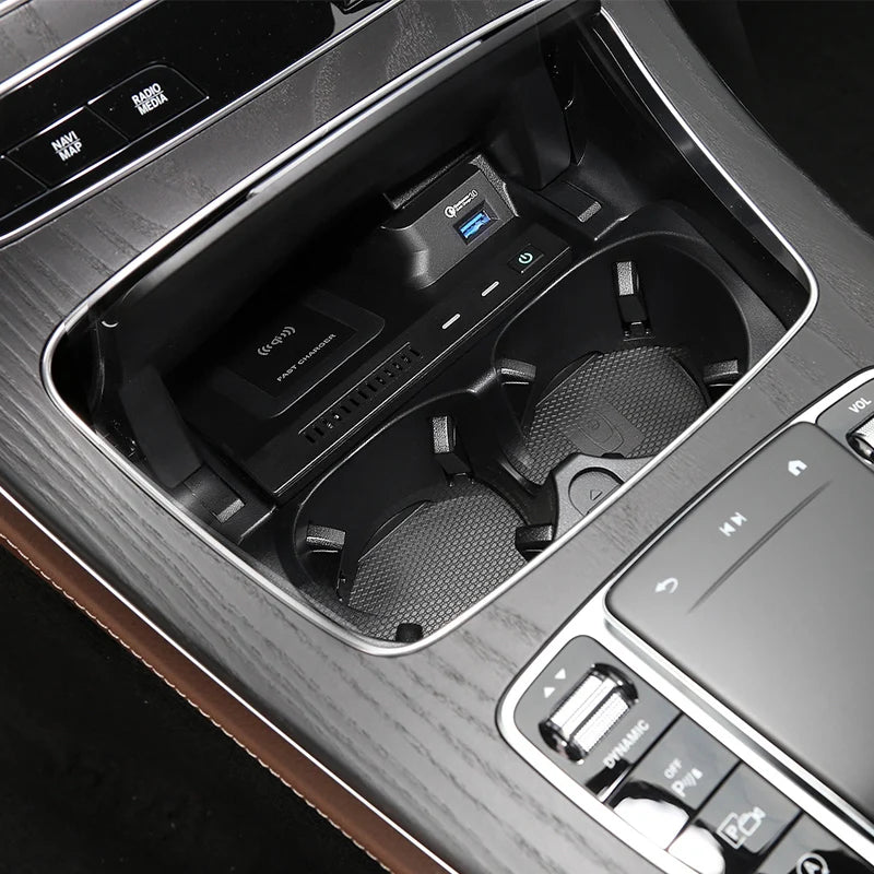 For Mercedes Benz W205 AMG C43 C63 AMG GLC43 GLC63 X253 C Class GLC 10W Car Wireless Charger Phone Charger Charging Case